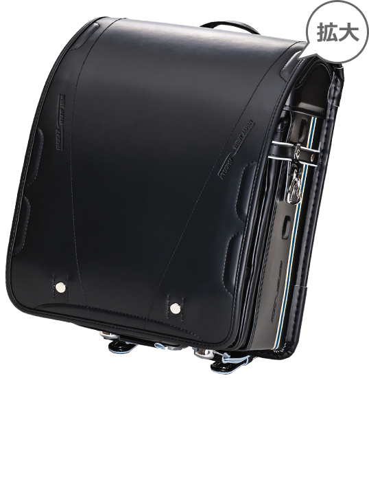 N700系の前面を連想させるステッチライン。「KY
USHU/WEST JAPAN］の刻印。